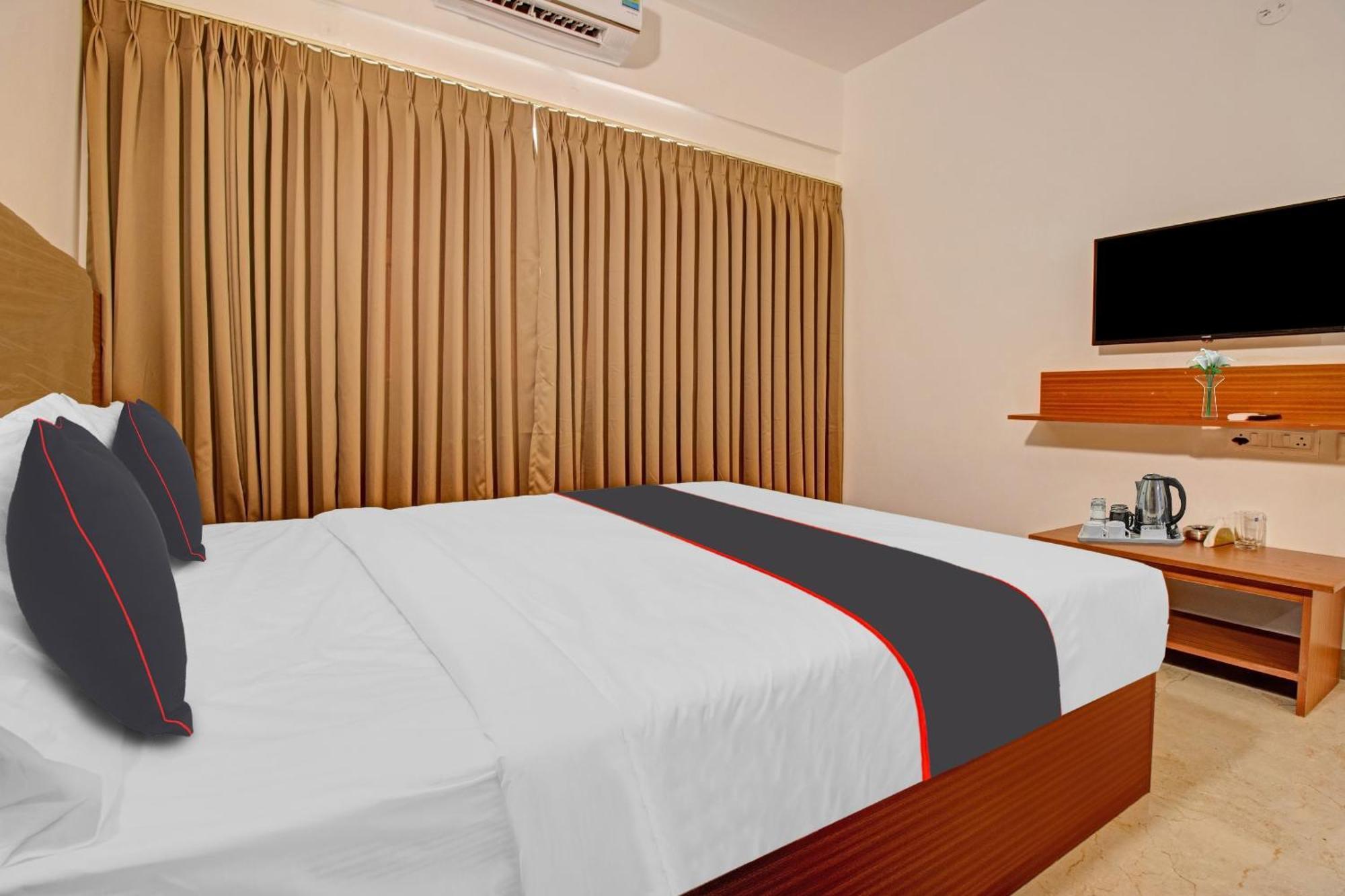 Super Collection O Petals Otium Business Hotel Bangalore Exterior foto