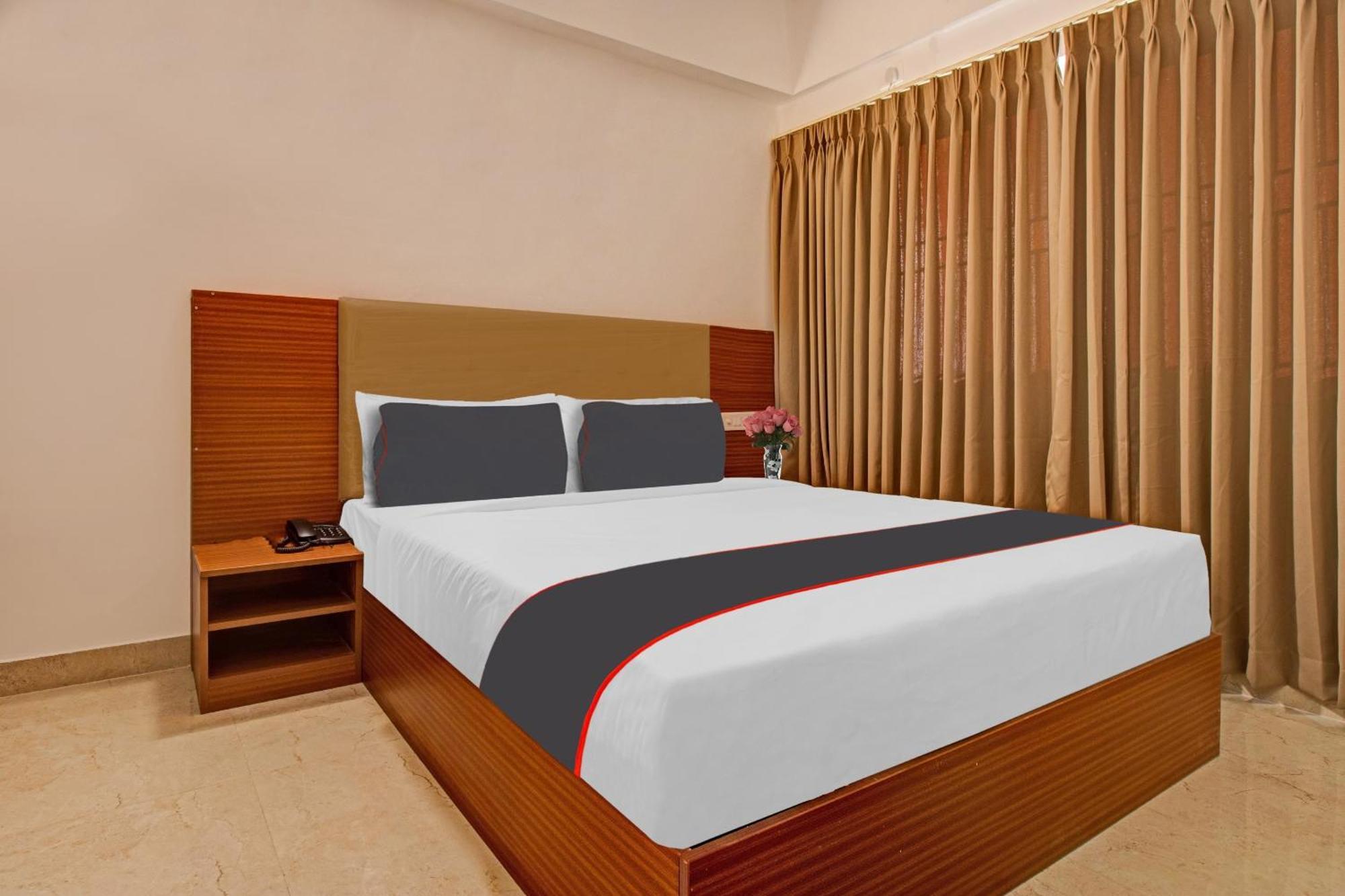 Super Collection O Petals Otium Business Hotel Bangalore Exterior foto